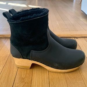 No.6 Shearling Clog boots in black suede, mid-heel.